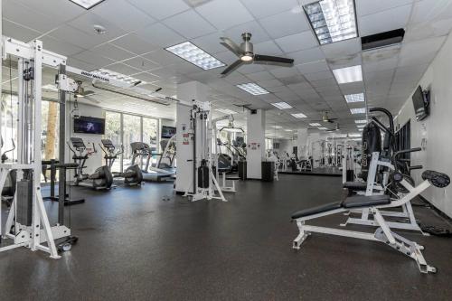 Poolside Oasis 2 Bedroom Apartment - Walking Distance to Beach in Sunny Isles Beach, USA