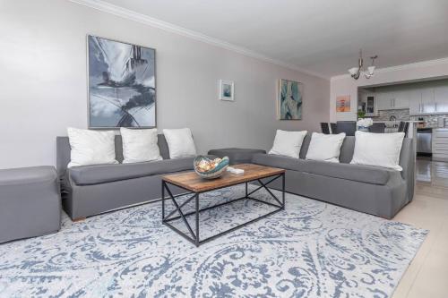 Poolside Oasis 2 Bedroom Apartment - Walking Distance to Beach in Sunny Isles Beach, USA