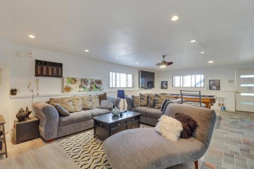 Cozy Pennsylvania Home with Pool Table and Pool Access in Effort, USA