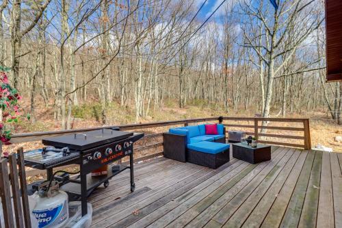 Cozy Pennsylvania Home with Pool Table and Pool Access