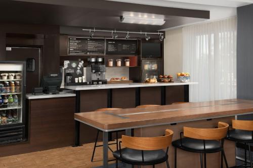 Courtyard by Marriott Dothan - image 11