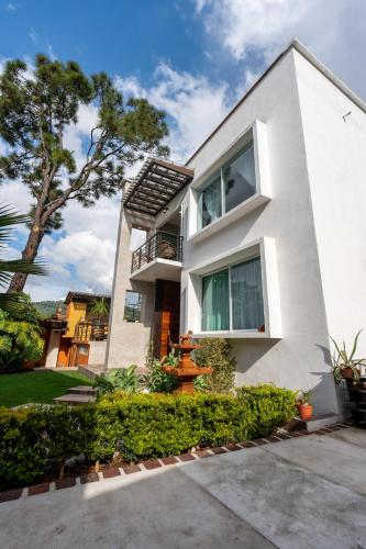 Casa Tizates-"Laguna N" Habitación doble in Valle de Bravo, Mexico