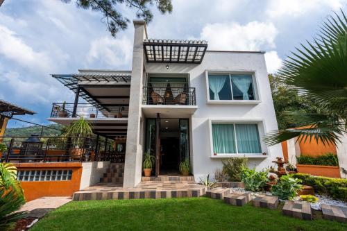 Casa Tizates-"Laguna N" Habitación doble in Valle de Bravo, Mexico