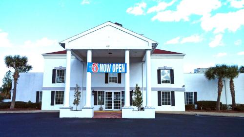 Motel 6-Brunswick, GA