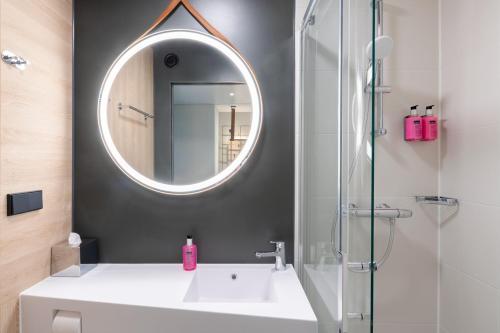 Moxy Paris Val d'Europe Moxy Paris Val d'Europe