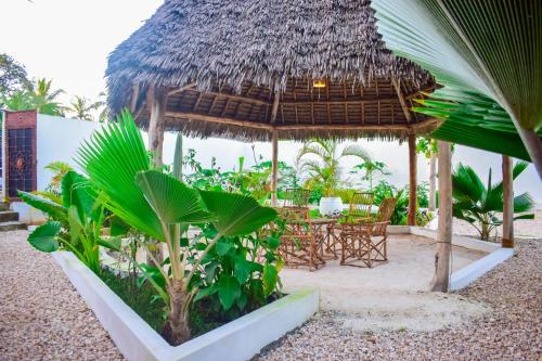 tuin, Uhuru Hotel & restaurant in Zanzibar