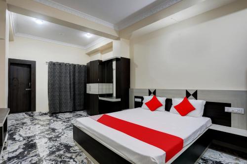 . OYO Flagship Hotel Divine Inn