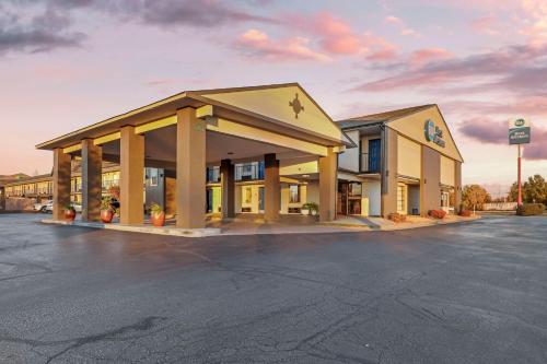 ทัศนียภาพภายนอกโรงแรม, เบสต์ เวสเทิร์น เอเธนส์ อินน์ (Best Western Athens Inn) in เอเธนส์ (AL)