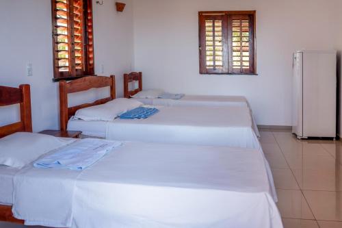 3 twin beds