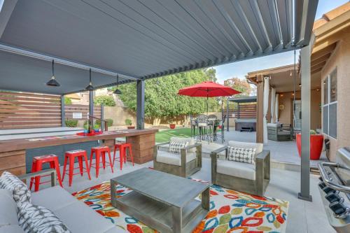 Fenced Hot Tub and BBQ Oasis Modern Scottsdale Home - main image