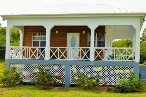 Pearl's Hilltop Cottage in Mamora Bay