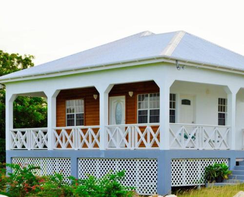Pearl's Hilltop Cottage in Mamora Bay