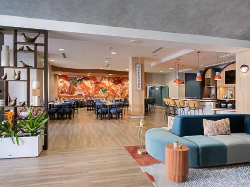 مطعم, voco Sarasota By IHG in Rosemary District