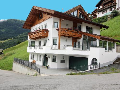 Nice holiday home in Hochgallmigg with terrace