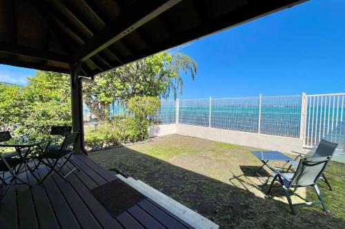 Blackstone Paea Premium beachfront bungalow private access wifi - 3 pers