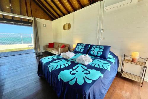 Blackstone Paea Premium beachfront bungalow private access wifi - 3 pers