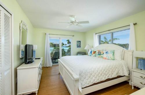 Florida Keys Sea Isle Condo Ocean Front Private Beach