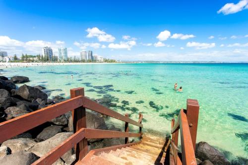 Surf Shack In Iconic Rainbow Bay - Coolangatta Qld (Pet Friendly) - Coolangatta