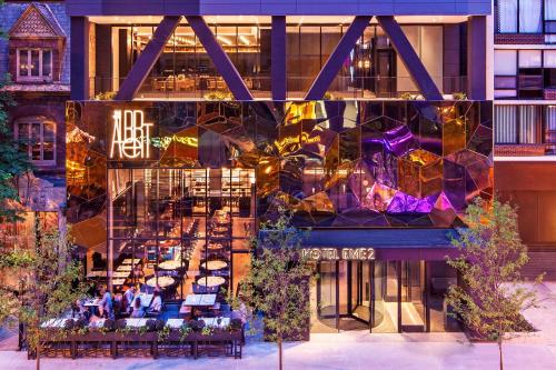 Hotel EMC2, Autograph Collection in Chicago, USA