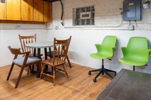 2BR Northside Bliss, Near Parks and Dining in Chicago, USA