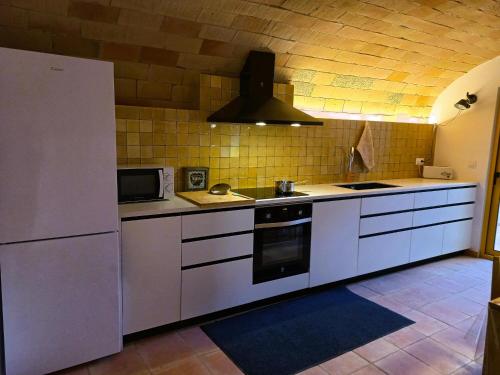 Casa moderna para 6 con piscina, chimenea, wifi y A/A en Costa Brava - ES-89-123 in L'Armentera