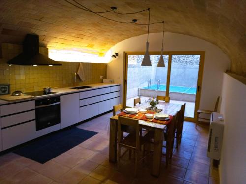 Casa moderna para 6 con piscina, chimenea, wifi y A/A en Costa Brava - ES-89-123 in L'Armentera
