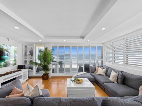 Absolute Beachfront 3B Pool Spa