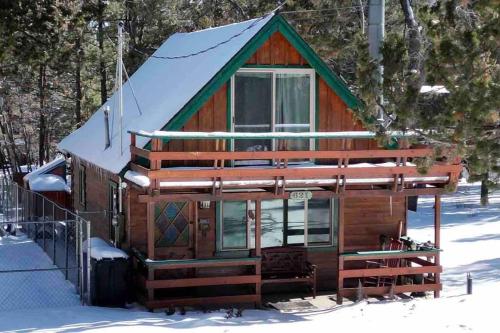 The Sugarlog Cabin! Large Yard For Snow Fun!