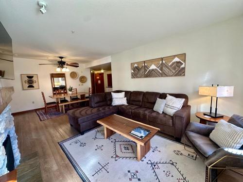 Quiet, Updated, Corner Condo in the Village! Parking, Pool & Spa thumb 4