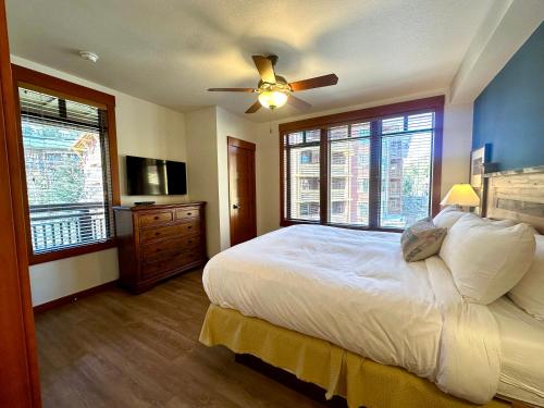 Quiet, Updated, Corner Condo in the Village! Parking, Pool & Spa detail
