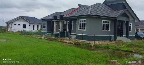 Maison avec 3&nbsp;chambre(s) de 3000&nbsp;m² et 3&nbsp;salle(s) de bains privée(s) à Wakaf Bharu (Haura Bella Homestay) in Wakaf Bharu