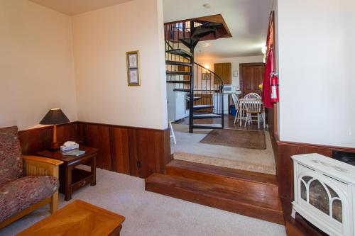 Sweetwater Inn and Spa - image 4