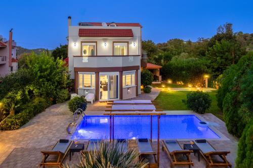 Exterior view of EvMar Villa
