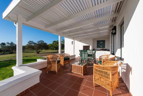 Erkély/terasz, Greenhill Farm Parklands Cottage - 2 bedroom 4 guests - Private House in Matjiesrivier (Western Cape)
