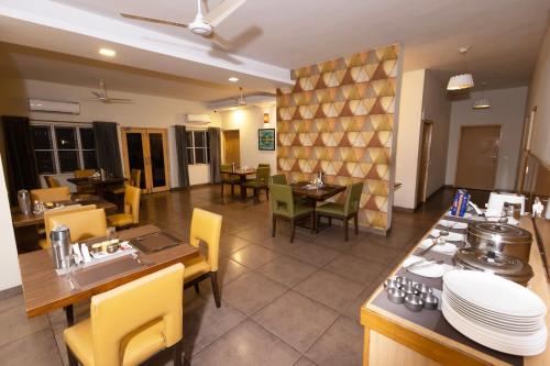 Food and beverages, Classic Boutique Hotel & Luxury Service Apartments in Kirlampudi Layout