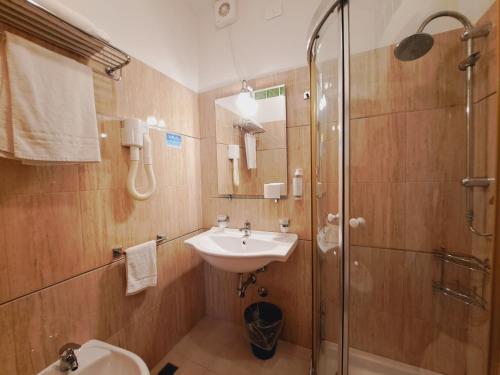 Double Room image 8