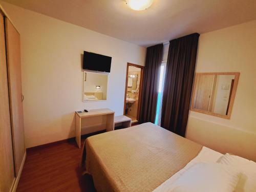 Double Room image 5