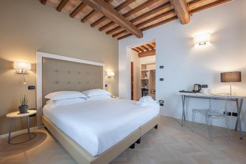 Double or Twin Room image 2