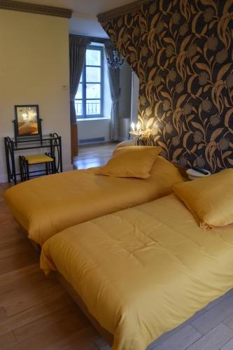 3 twin beds