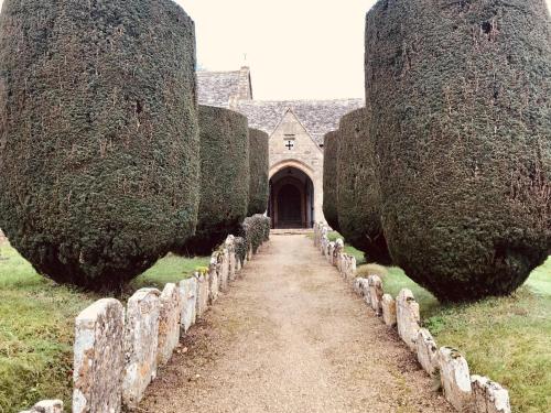 The Old Post Office Studio Apartment in a Beautiful Cotswold Village