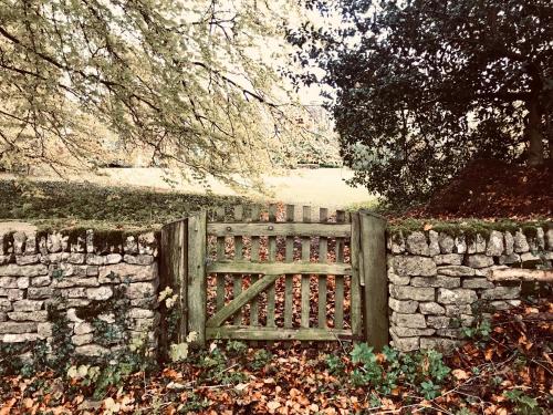 The Old Post Office Studio Apartment in a Beautiful Cotswold Village