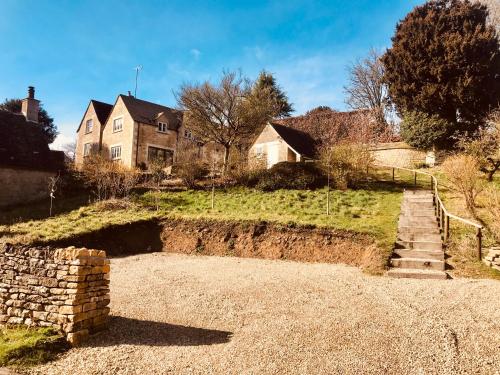 The Old Post Office Studio Apartment in a Beautiful Cotswold Village