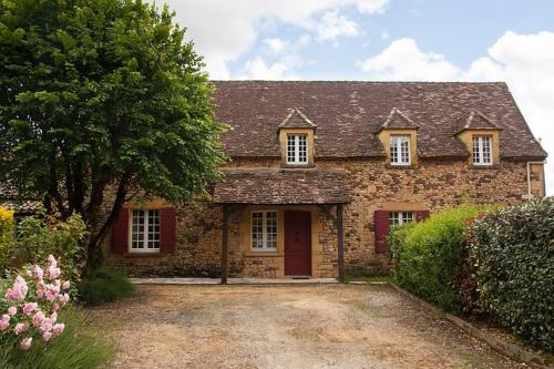 Charmante propriété ancienne en pierre de pays avec piscine pour 8 personnes.