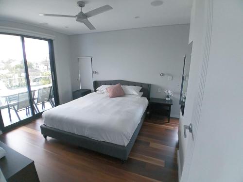 Brand NEW VIP Luxury 5/5 Star Beachside Escape in Little Bay