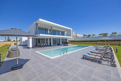 Villa Casa Lirio by Villa Plus, Galé