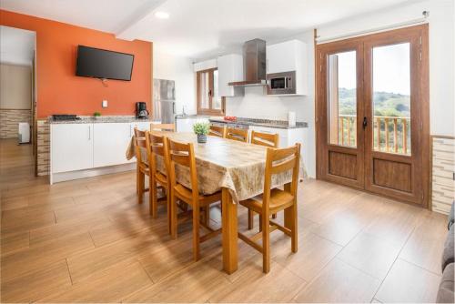 Konyha, Munalla Landarbide-Ideal familias, amigos by Egona in Aia