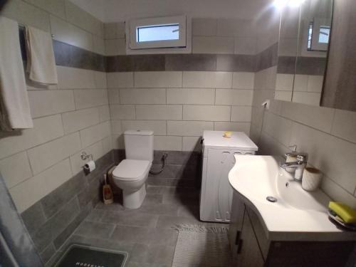 House in Amfilochia- Μονοκατοικία, Amfilochía (Foto 3)