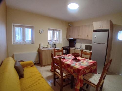 House in Amfilochia- Μονοκατοικία, Amfilochía (Foto 6)