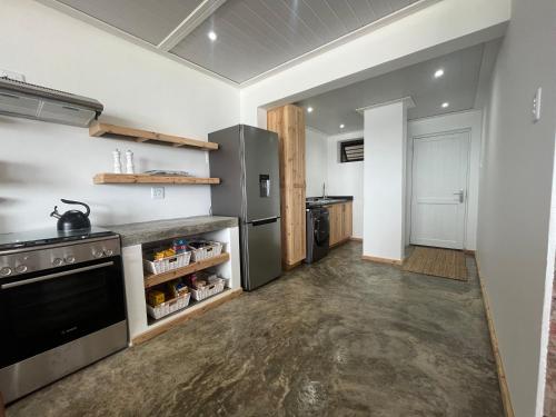 virtuve, Mitford The N I C E Condo in Morganʼs Bay