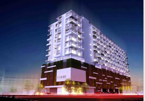 . OCEAN BREEZE - WAVES LUXURY CONDO